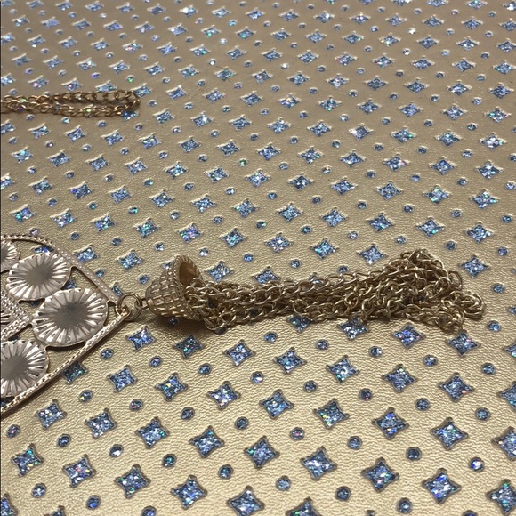 Gold tassel Necklace - Picture 2 of 5